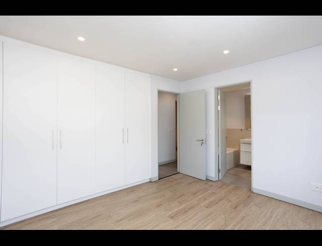 2 BEDROOM APARTMENT FOR SALE IN RONDEBOSCH